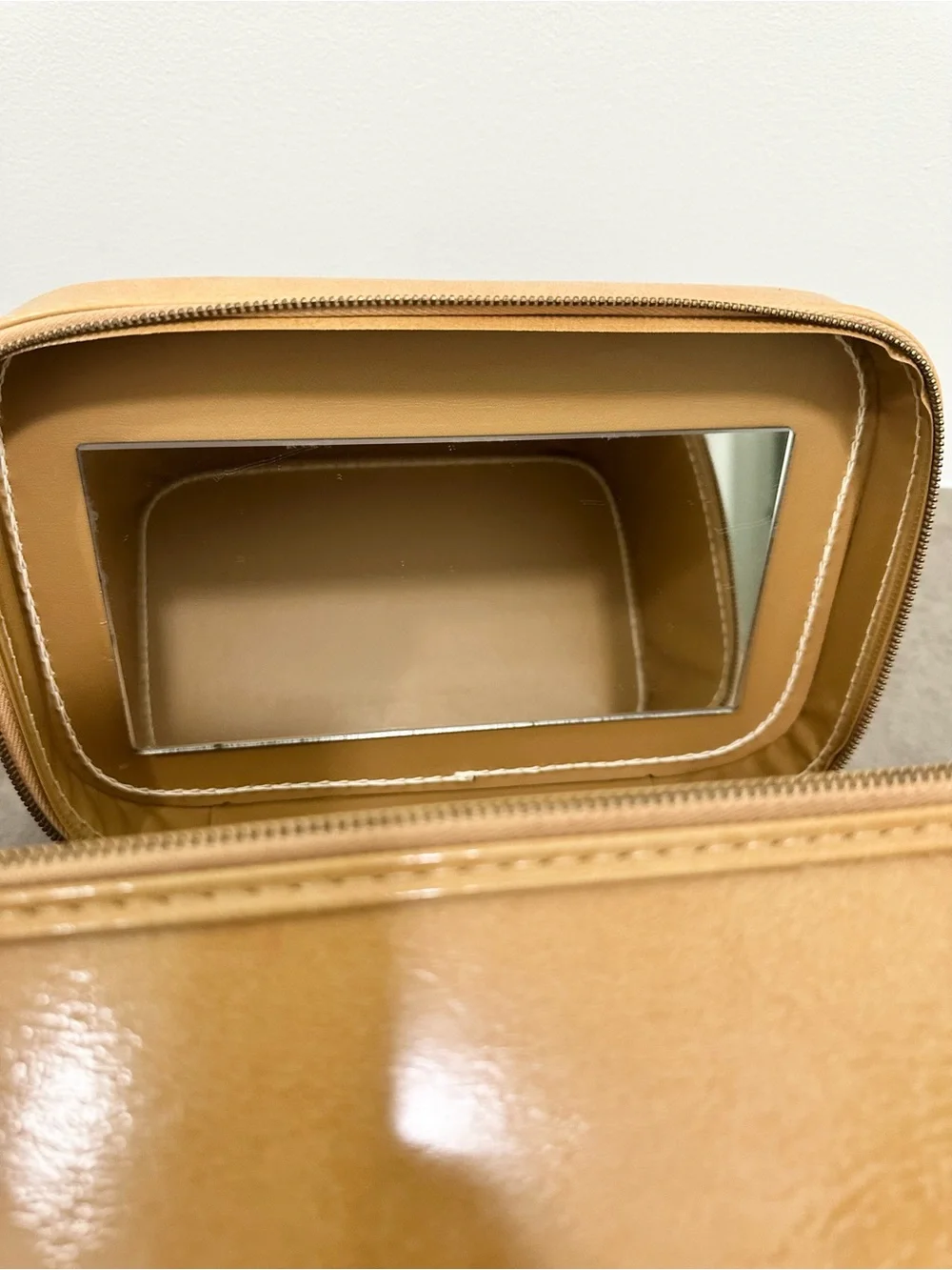 Vintage Style Tan Leatherette Train Case Handbag Mirror Brass Accents 10 x 7 x 6